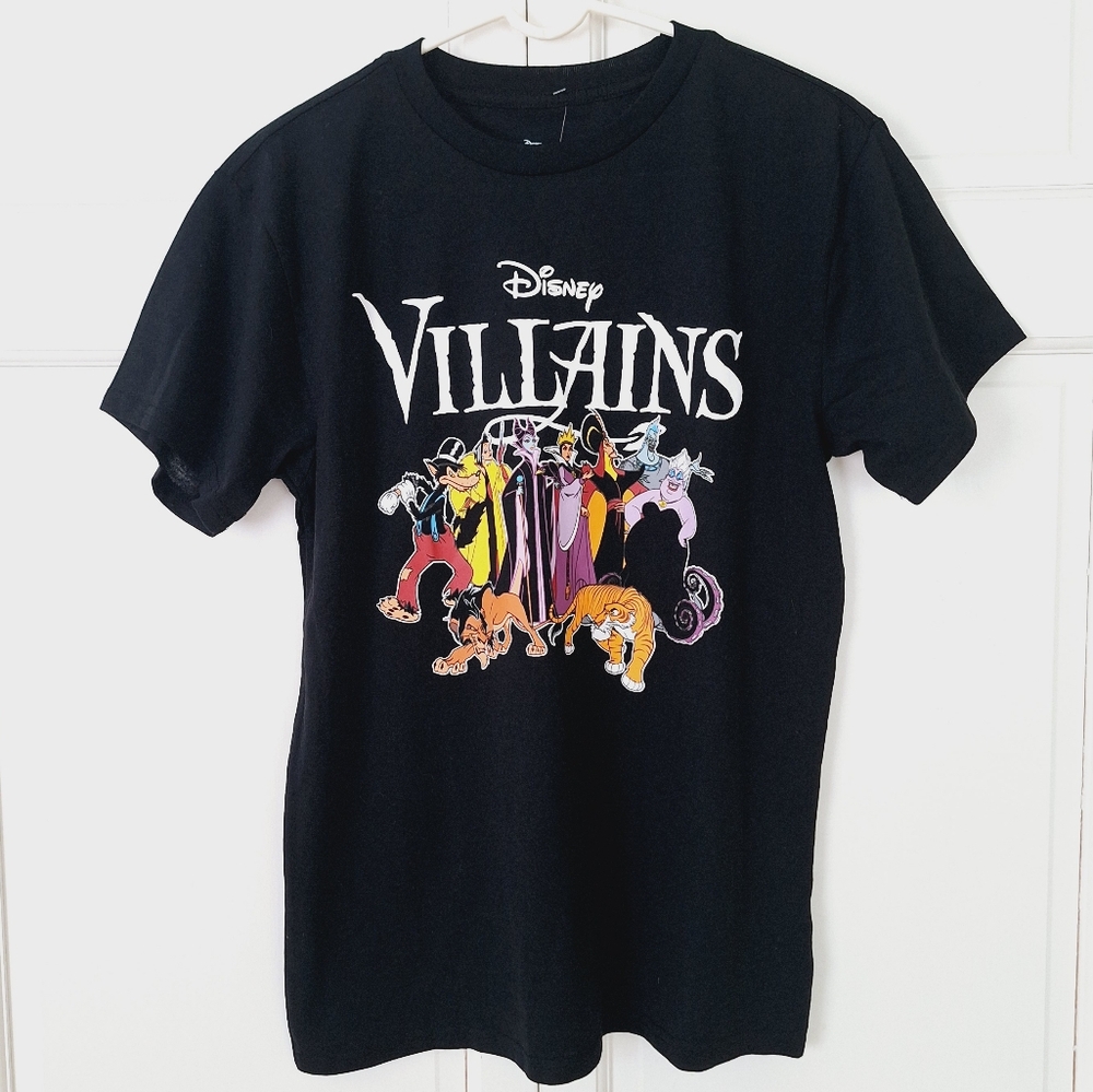 Disney Villains graphic t-shirt - NWT